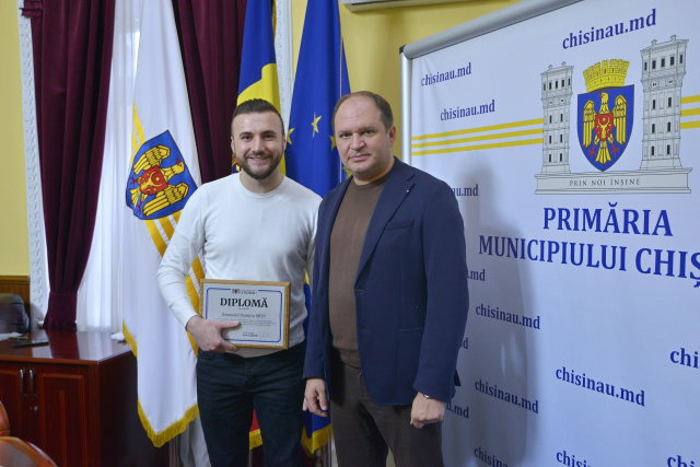 Primăria Chișinău a oferit diplome de merit și premii bănești celor mai talentați elevi de la școlile de muzică din capitală